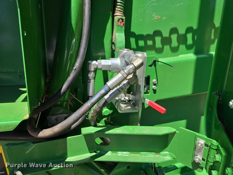 image for item EW0134 2019 John Deere 560M round baler