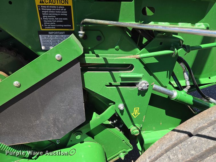 image for item EW0134 2019 John Deere 560M round baler