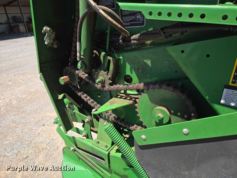 image for item EW0134 2019 John Deere 560M round baler