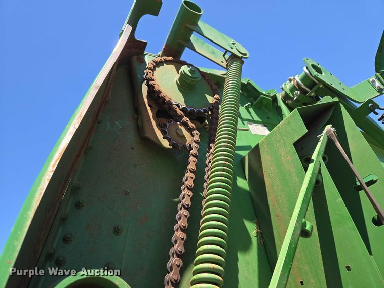 image for item EW0134 2019 John Deere 560M round baler