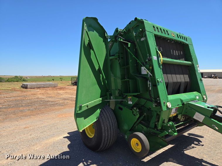 image for item EW0134 2019 John Deere 560M round baler