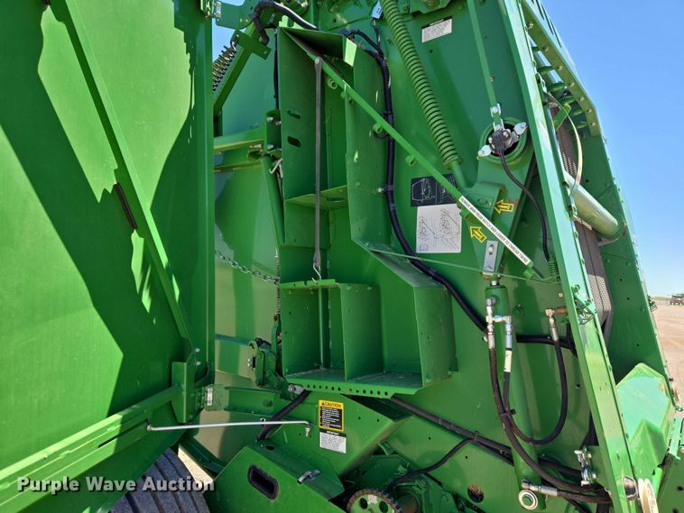 image for item EW0134 2019 John Deere 560M round baler