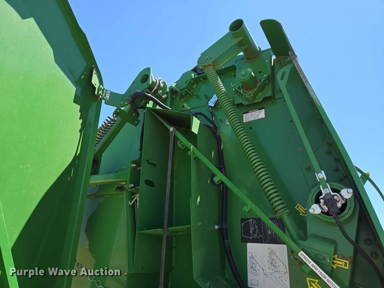 image for item EW0134 2019 John Deere 560M round baler