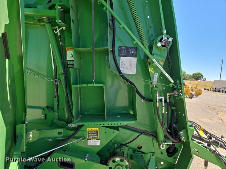 image for item EW0134 2019 John Deere 560M round baler