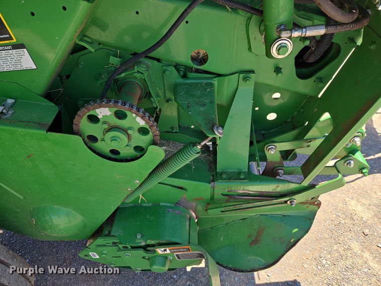 image for item EW0134 2019 John Deere 560M round baler