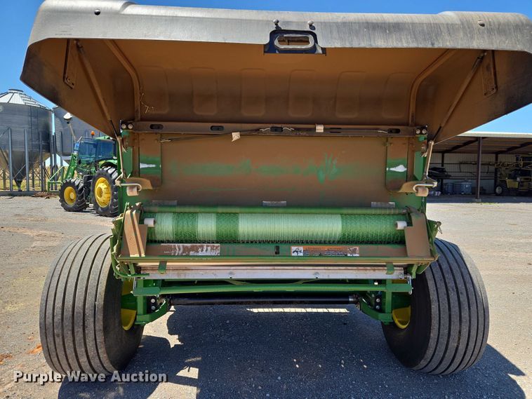 image for item EW0134 2019 John Deere 560M round baler