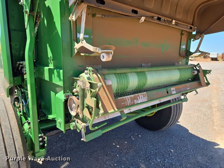 image for item EW0134 2019 John Deere 560M round baler