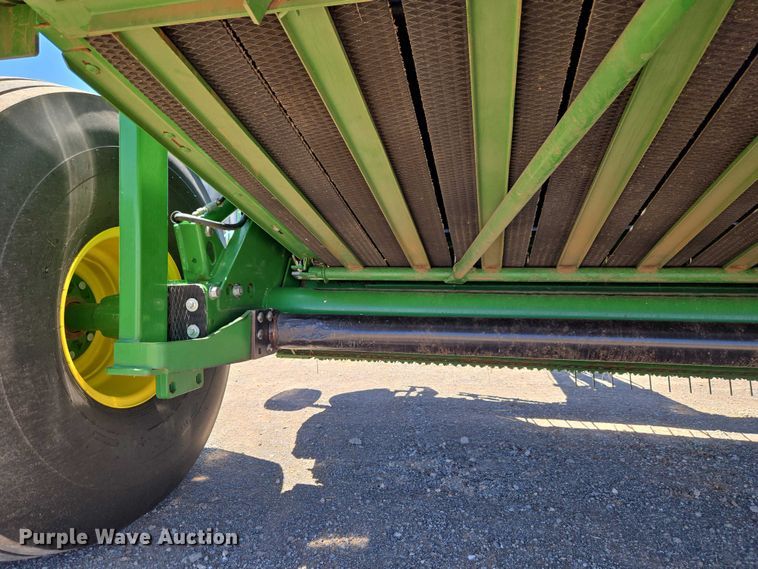 image for item EW0134 2019 John Deere 560M round baler