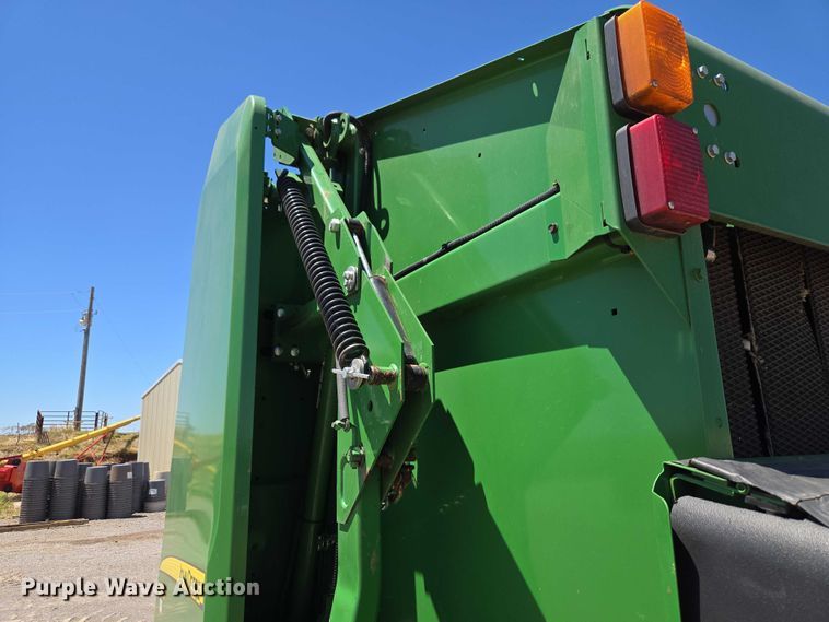 image for item EW0134 2019 John Deere 560M round baler