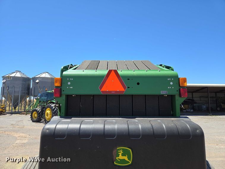image for item EW0134 2019 John Deere 560M round baler