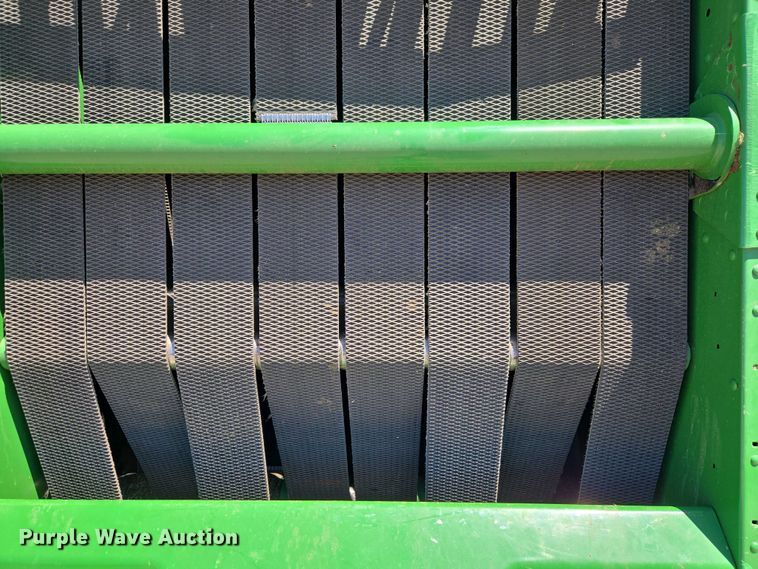 image for item EW0134 2019 John Deere 560M round baler