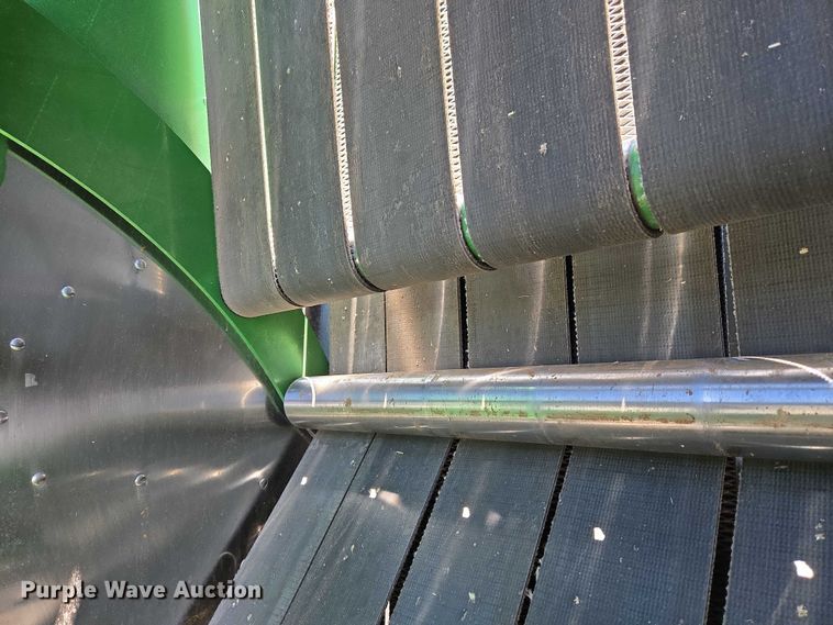 image for item EW0134 2019 John Deere 560M round baler