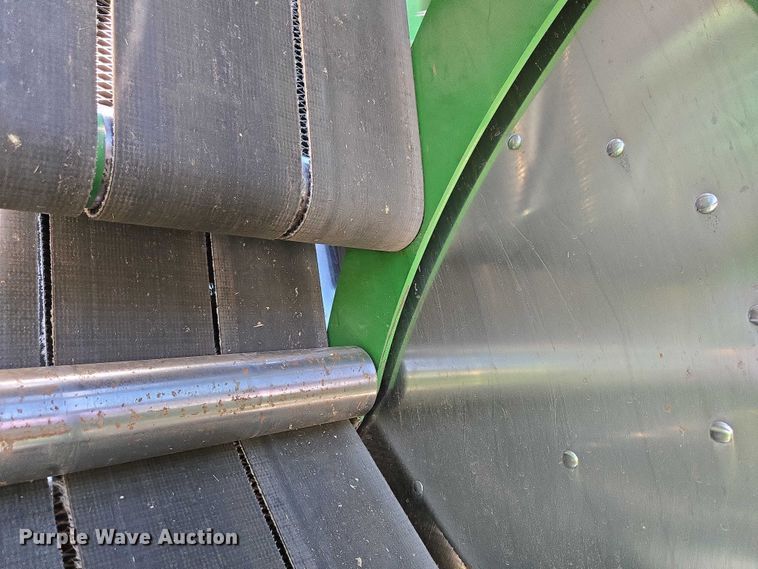 image for item EW0134 2019 John Deere 560M round baler