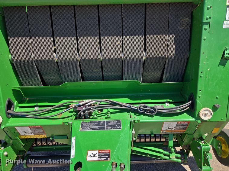 image for item EW0134 2019 John Deere 560M round baler
