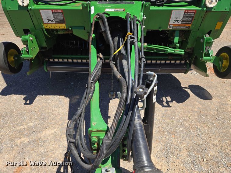 image for item EW0134 2019 John Deere 560M round baler