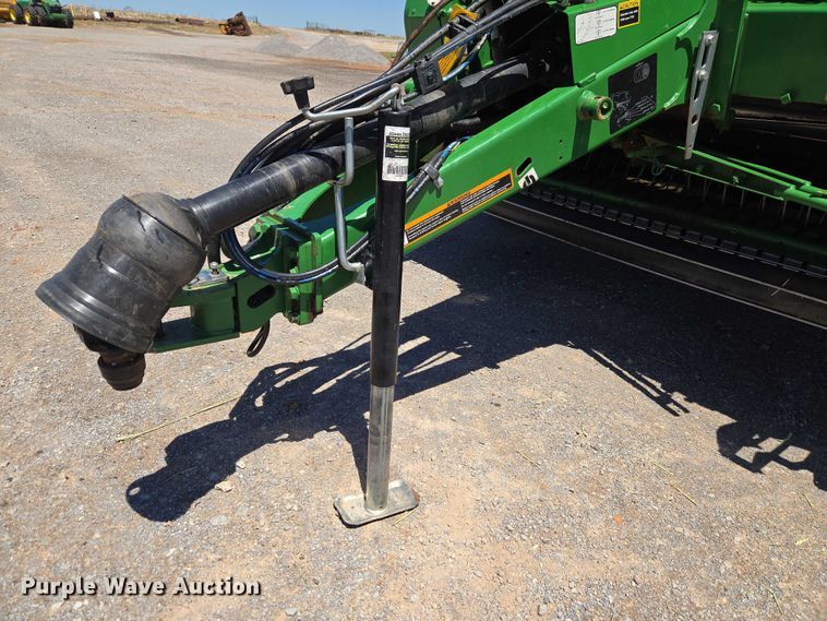 image for item EW0134 2019 John Deere 560M round baler