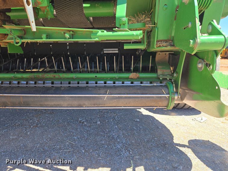 image for item EW0134 2019 John Deere 560M round baler