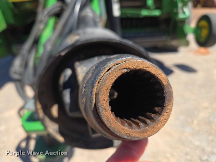 image for item EW0134 2019 John Deere 560M round baler