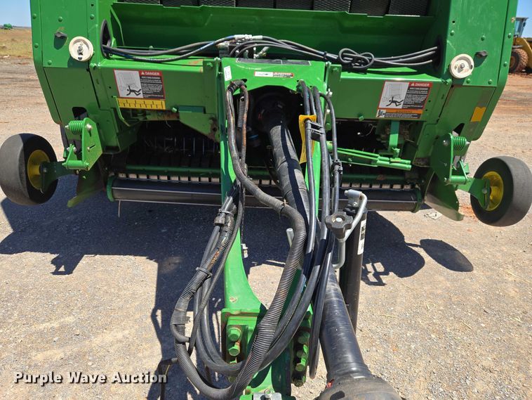 image for item EW0134 2019 John Deere 560M round baler