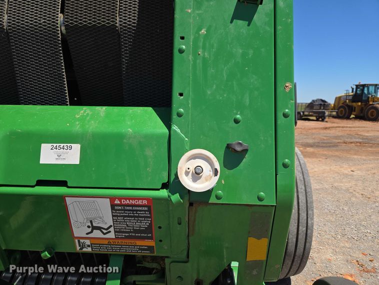 image for item EW0134 2019 John Deere 560M round baler