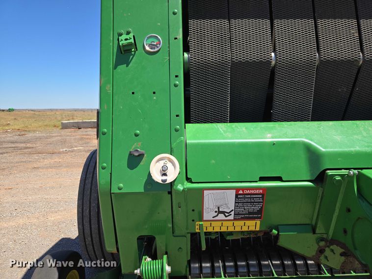 image for item EW0134 2019 John Deere 560M round baler