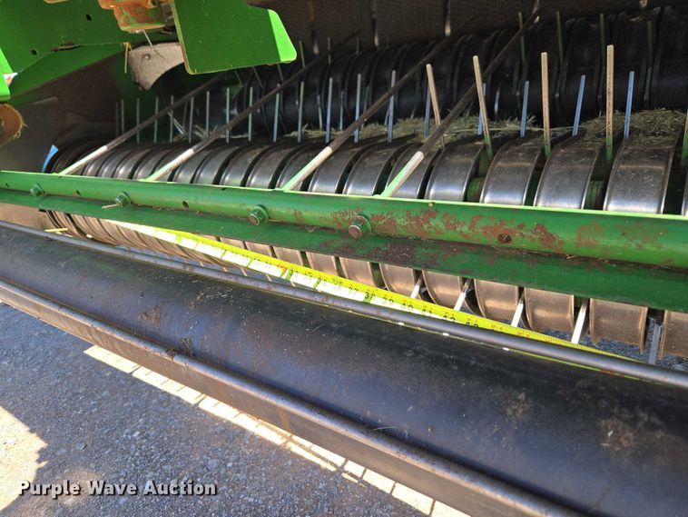image for item EW0134 2019 John Deere 560M round baler