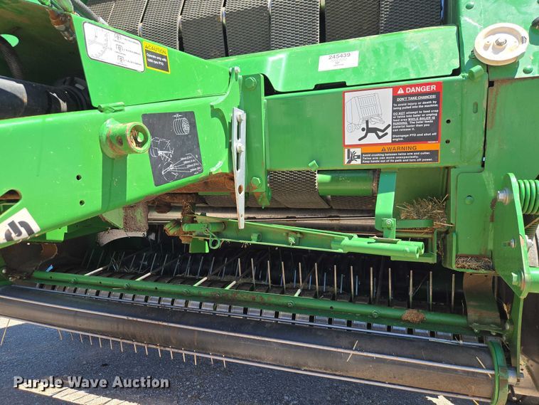 image for item EW0134 2019 John Deere 560M round baler