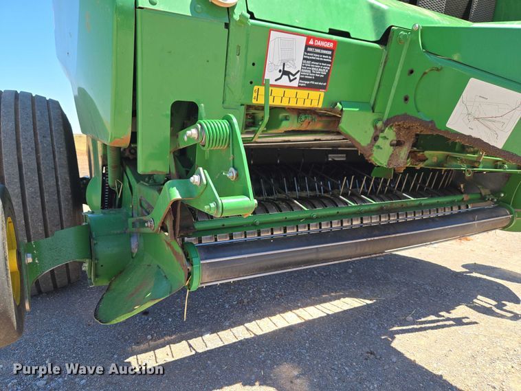 image for item EW0134 2019 John Deere 560M round baler
