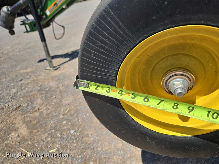 image for item EW0134 2019 John Deere 560M round baler