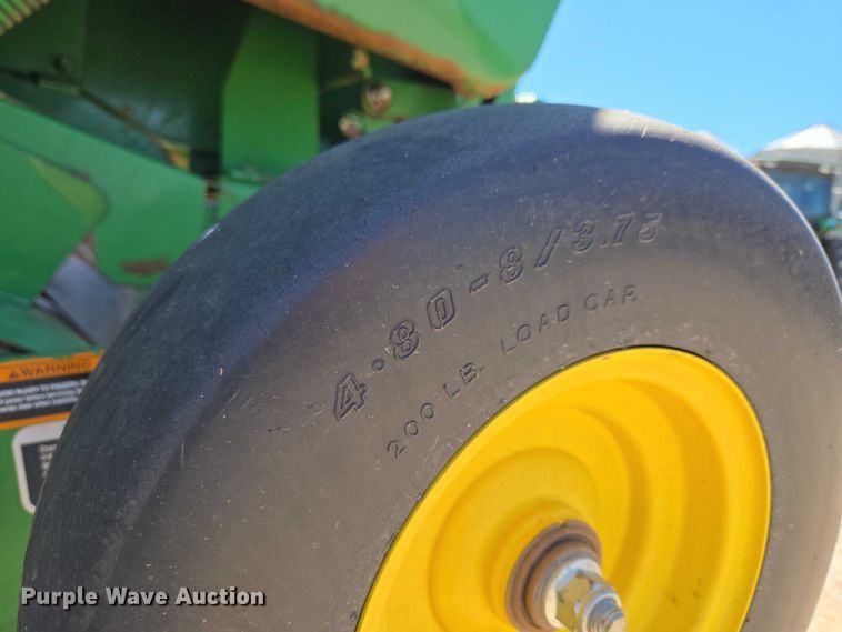 image for item EW0134 2019 John Deere 560M round baler