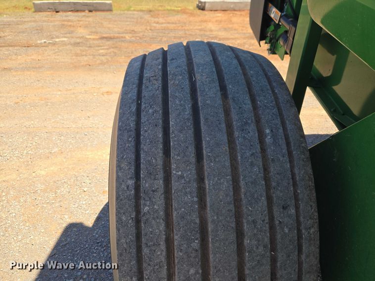 image for item EW0134 2019 John Deere 560M round baler