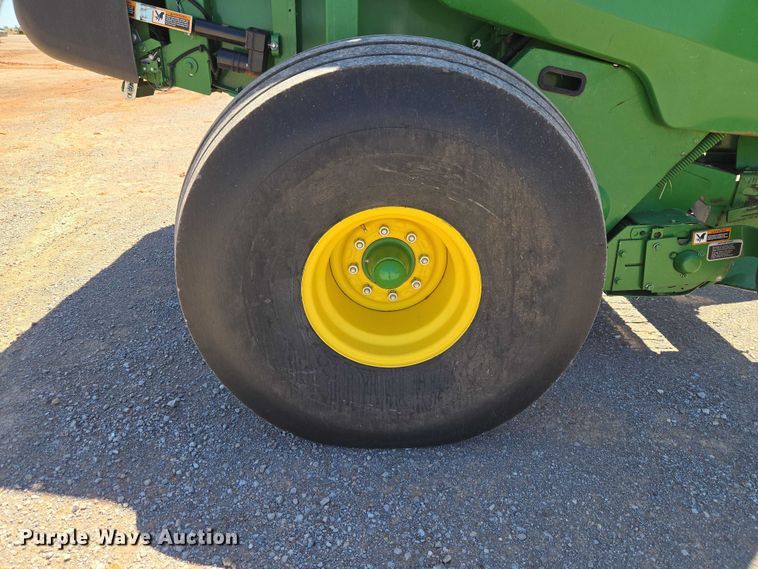 image for item EW0134 2019 John Deere 560M round baler