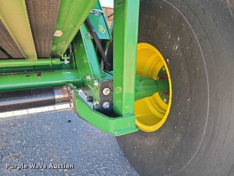 image for item EW0134 2019 John Deere 560M round baler