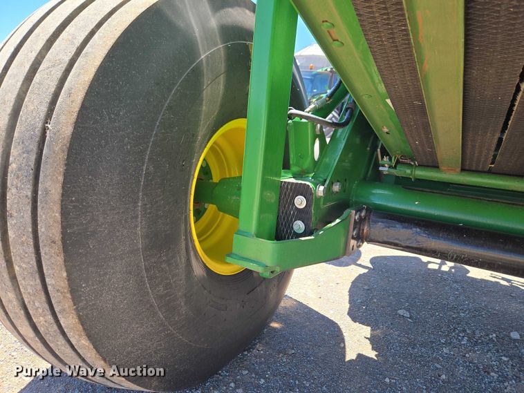 image for item EW0134 2019 John Deere 560M round baler
