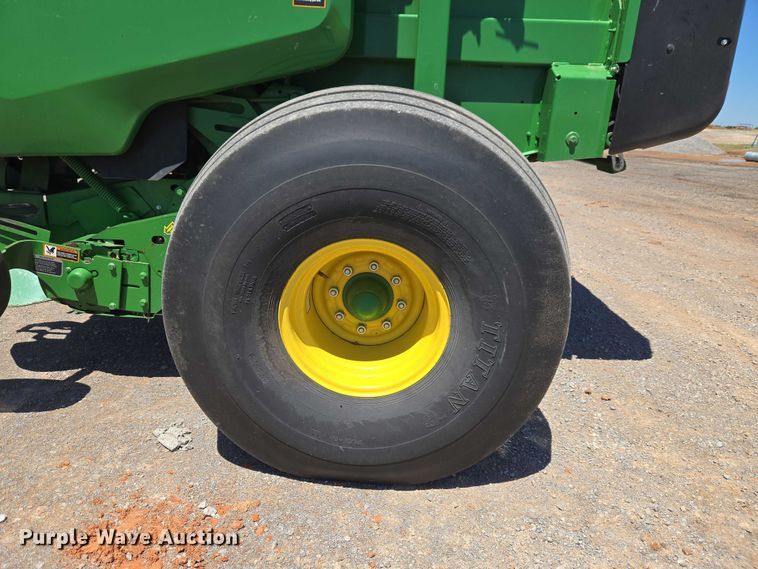 image for item EW0134 2019 John Deere 560M round baler