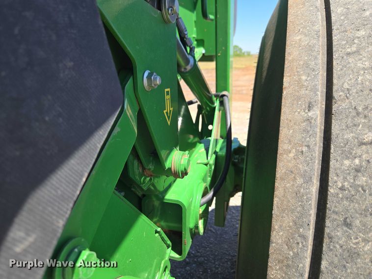 image for item EW0134 2019 John Deere 560M round baler