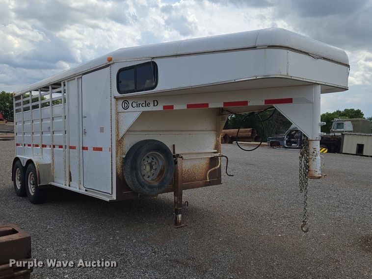 image for item EW0207 2000 Circle D 6816GNST livestock trailer