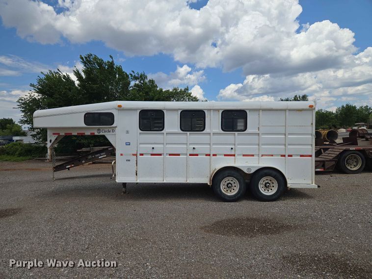 image for item EW0207 2000 Circle D 6816GNST livestock trailer