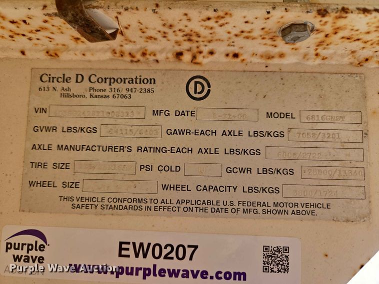 image for item EW0207 2000 Circle D 6816GNST livestock trailer