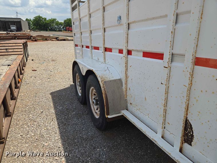 image for item EW0207 2000 Circle D 6816GNST livestock trailer