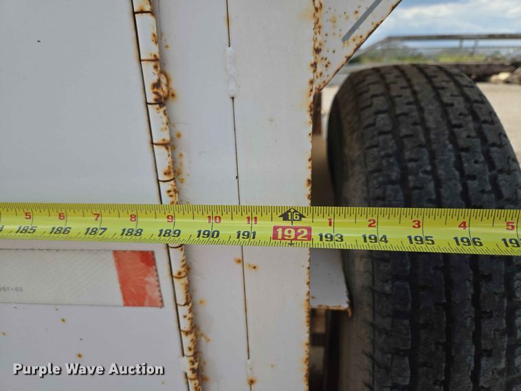 image for item EW0207 2000 Circle D 6816GNST livestock trailer
