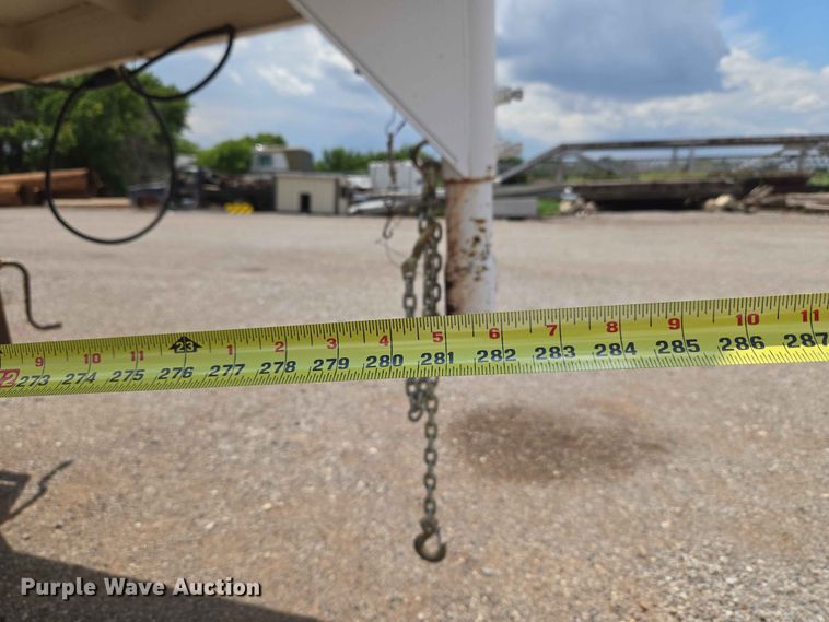 image for item EW0207 2000 Circle D 6816GNST livestock trailer