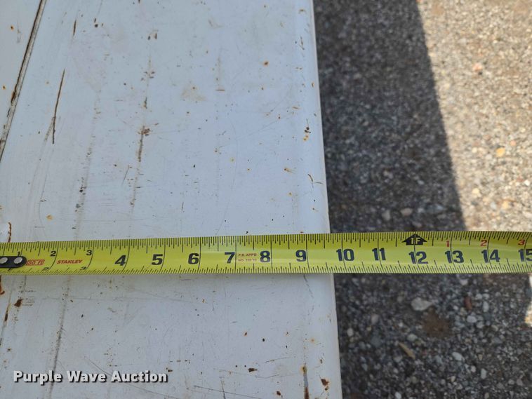 image for item EW0207 2000 Circle D 6816GNST livestock trailer