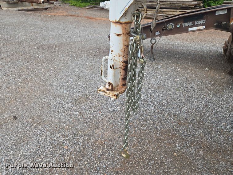 image for item EW0207 2000 Circle D 6816GNST livestock trailer