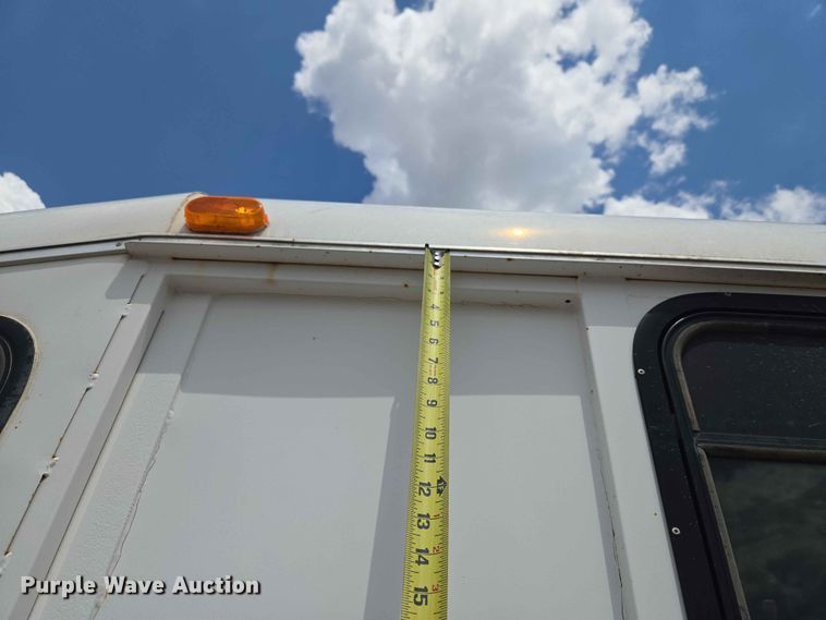 image for item EW0207 2000 Circle D 6816GNST livestock trailer