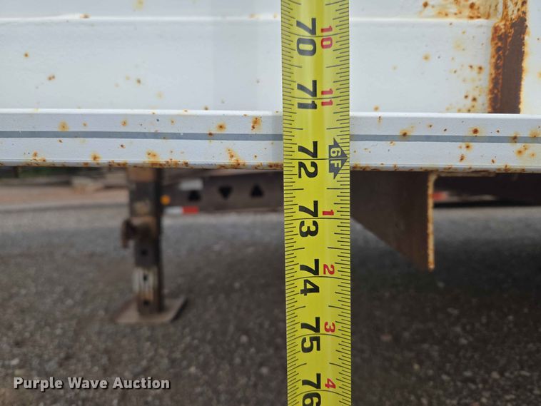 image for item EW0207 2000 Circle D 6816GNST livestock trailer