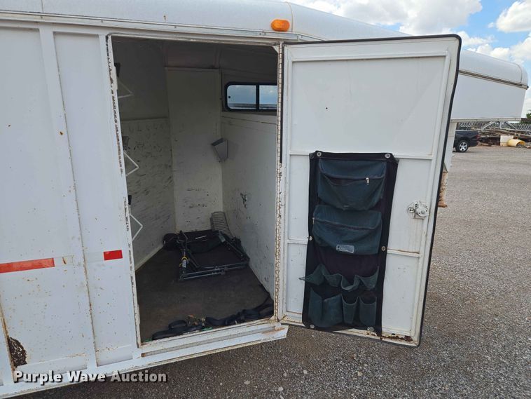 image for item EW0207 2000 Circle D 6816GNST livestock trailer