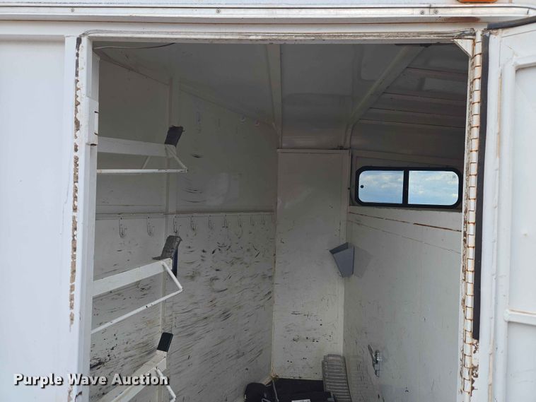 image for item EW0207 2000 Circle D 6816GNST livestock trailer
