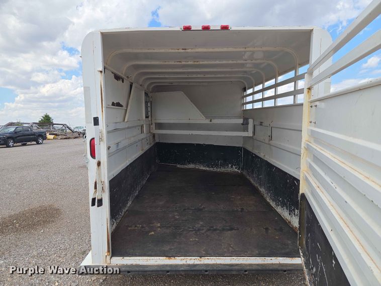 image for item EW0207 2000 Circle D 6816GNST livestock trailer