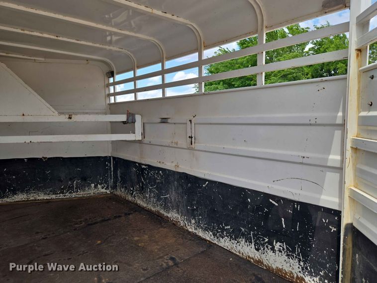 image for item EW0207 2000 Circle D 6816GNST livestock trailer